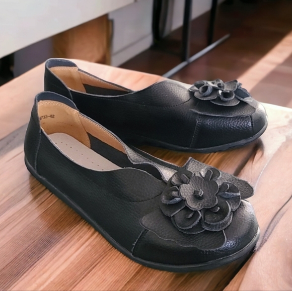 EURO HAND STITCHED Black Leather Flats 9.5 10 Floral Bubble Loafers Lagenlook - Picture 2 of 16